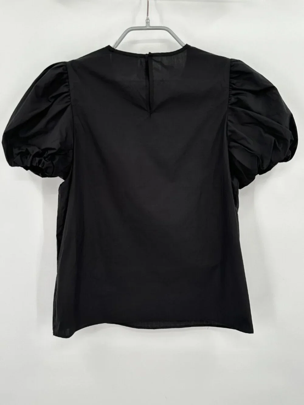 Hyacinth House by Tuckernuck Black Keyhole Birdie Blouse sz S Puff Sleeve Top